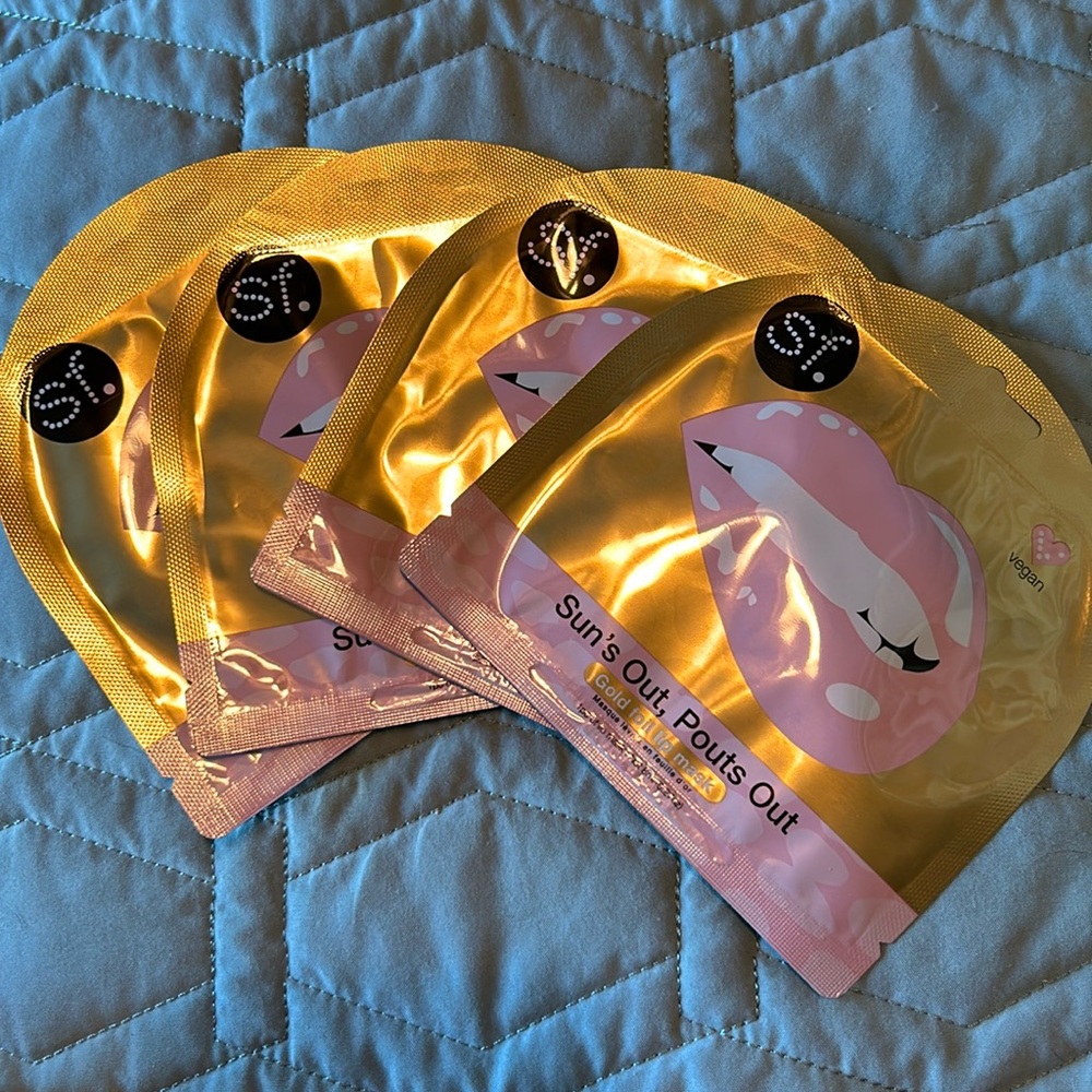 NWT sf Gold Foil Lip Mask, 4 pack, soothes, nourish, kissable, soften 💋💋💋💋💋
